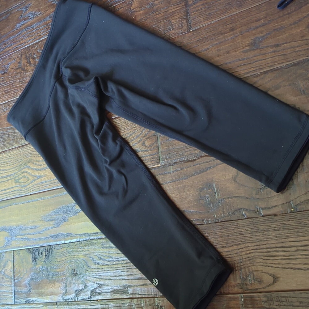 LULULEMON I Purple and Black Reversible Capri Workout Yoga Running Leggings, 8 - Picture 12 of 15
